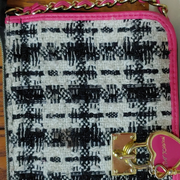 Betsey Johnson Dreamworks Trolls 2 in 1 Crossbody Bag - Picture 6 of 17